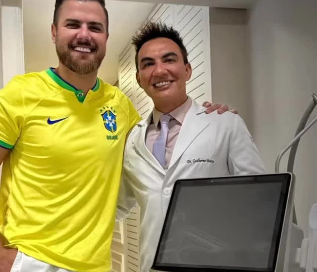 Zé Neto e Dr. Guilherme Bueno na estreia do LinearZ na Vitta Dermatologia