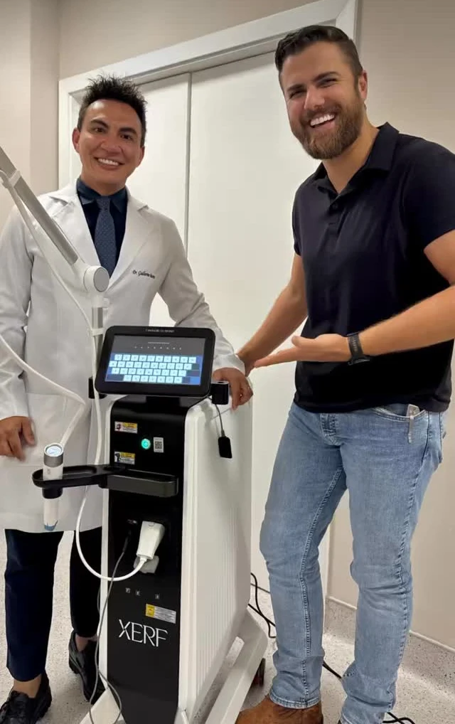 Dr. Guilherme Bueno com o XERF na Vitta Dermatologia